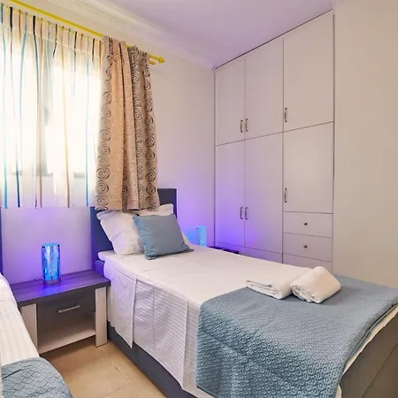 Aeon 10-person Luxurious House *