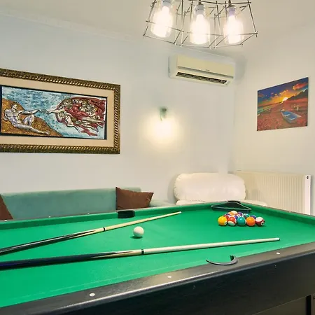Aeon 10-person Luxurious House