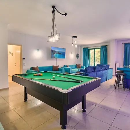 Дом отдыха Aeon 10-person Luxurious House