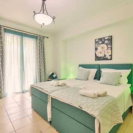 Aeon 10-person Luxurious House Дом отдыха *