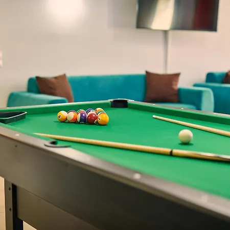 Aeon 10-person Luxurious House Дом отдыха