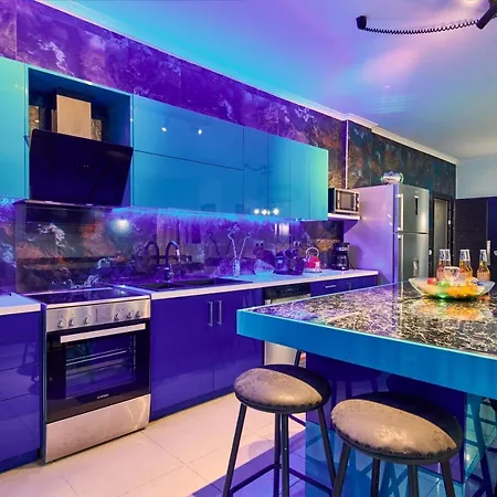 Aeon 10-person Luxurious House *